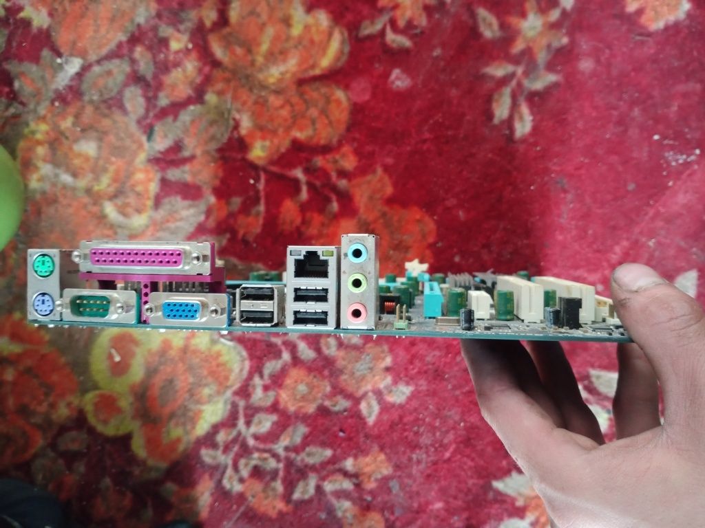 Материнская плата GYGABYTE GA-M68M-S2P