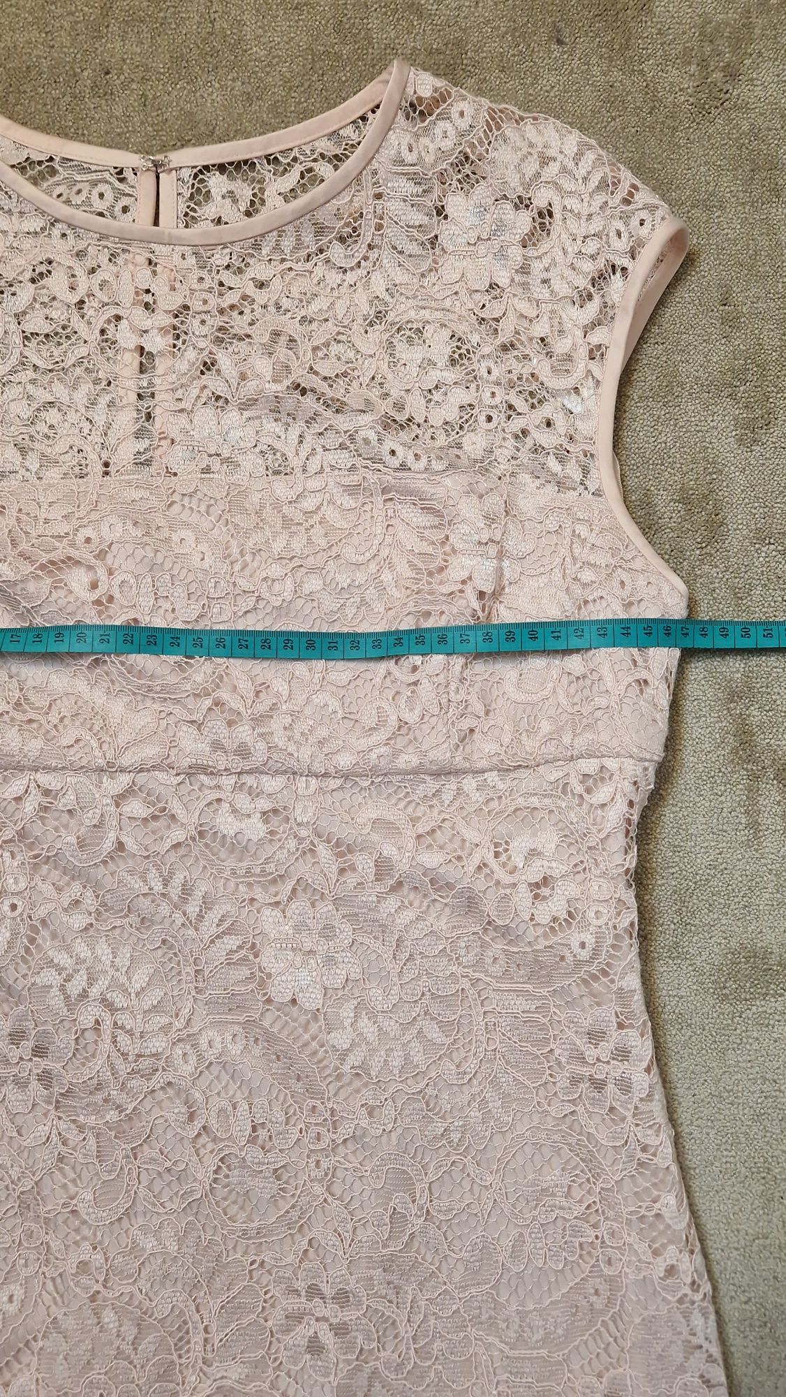 Elegancka sukienka koronkowa na wesele Ralph Lauren