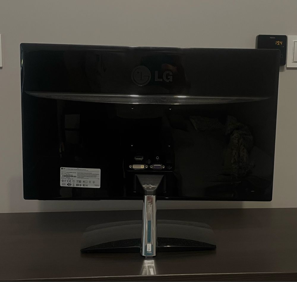 Monitor LG Flatron E2251