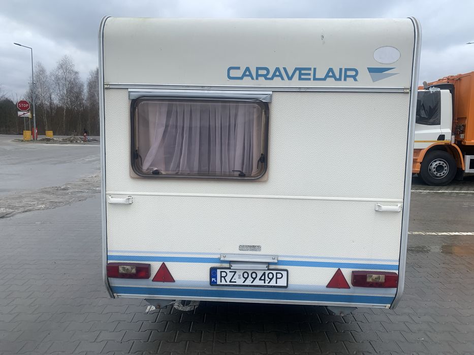 Lekka przyczepa kempingowa Caravelair 900 kg – gotowa do sezonu