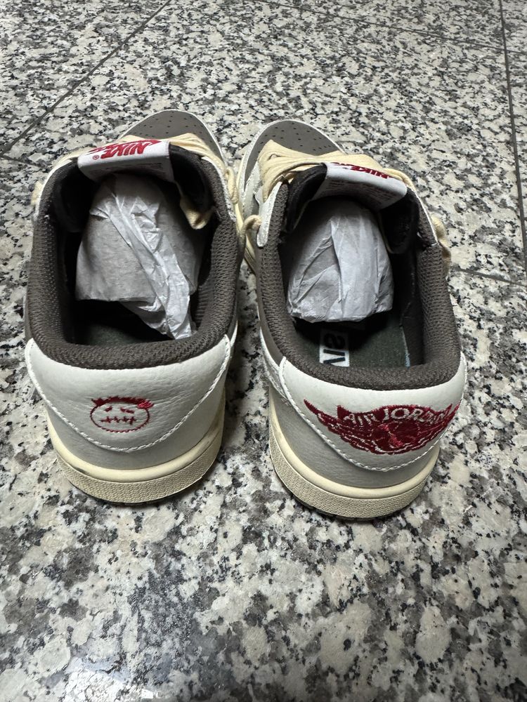 Nike travis 42.5
