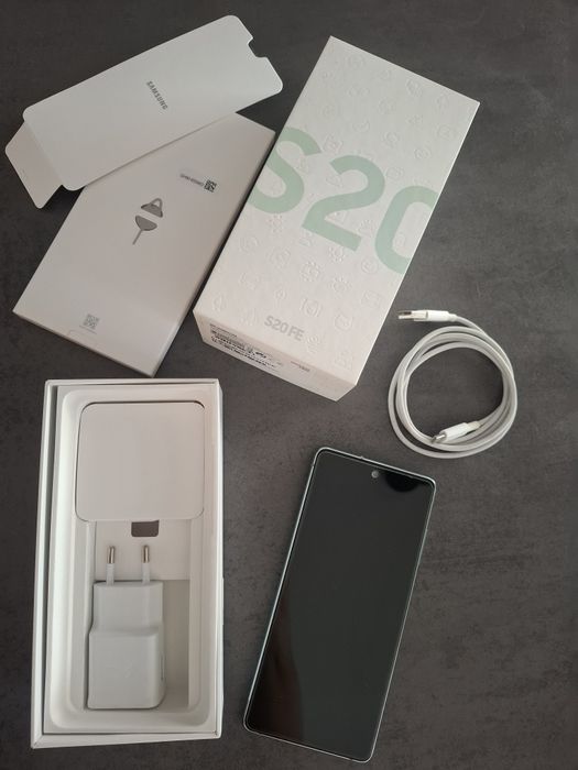 Samsung S20 FE como novo