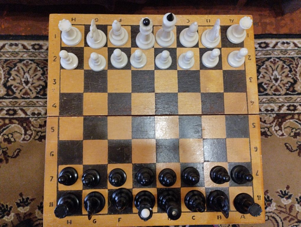 Шахматы и доски,шашки