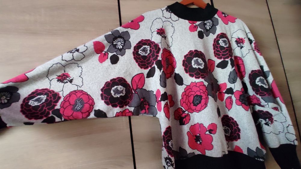 Продам кофту під шию