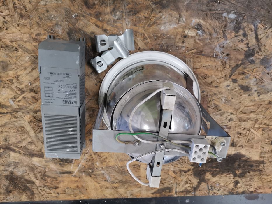 Lampa wpuszczana w sufit metalohalogen 150w Aga light