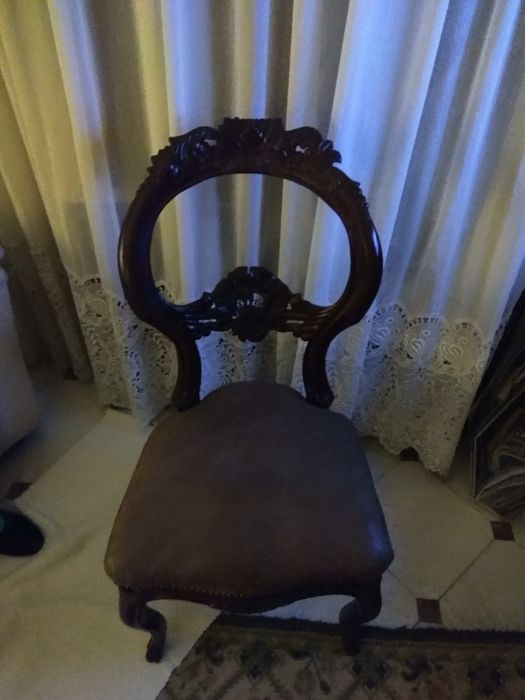 Cadeira muito antiga