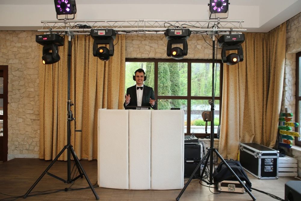 Wyprzedaż sprzęt DJ głowice ruchome, stół, parawan rampa