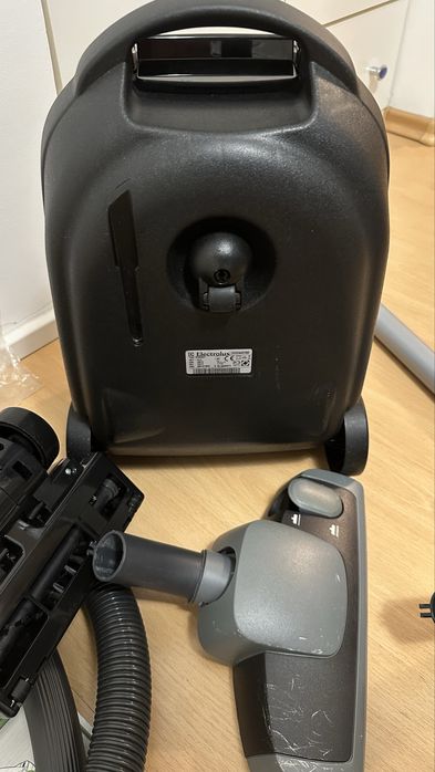 Odkurzacz Elekrolux + 6 końcówek