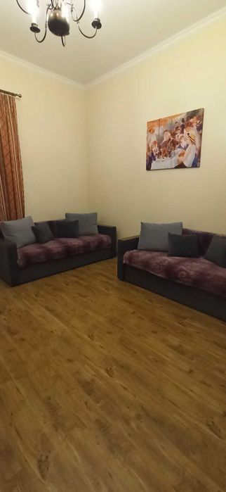 Частина будинку (5-6 чол) у старовинній виллі, центр, тераса, парковка