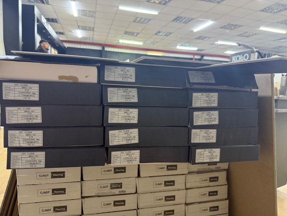 Вінілова SPC підлога під теплиі поли.