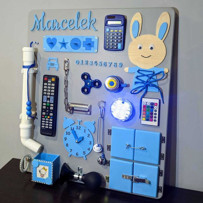 Tablica manipulacyjna sensoryczna Montessori 60cm x 50cm - Błękit Imię