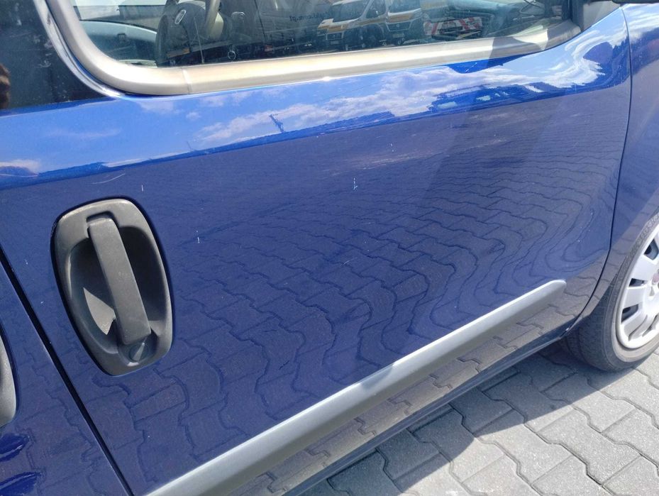 drzwi przód przednie prawe kompletne Fiat Doblo II Combo D 487