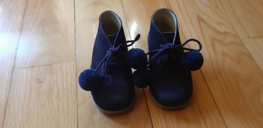 Bota  sapato de bebé, tamanho 22, em camurça (pele)