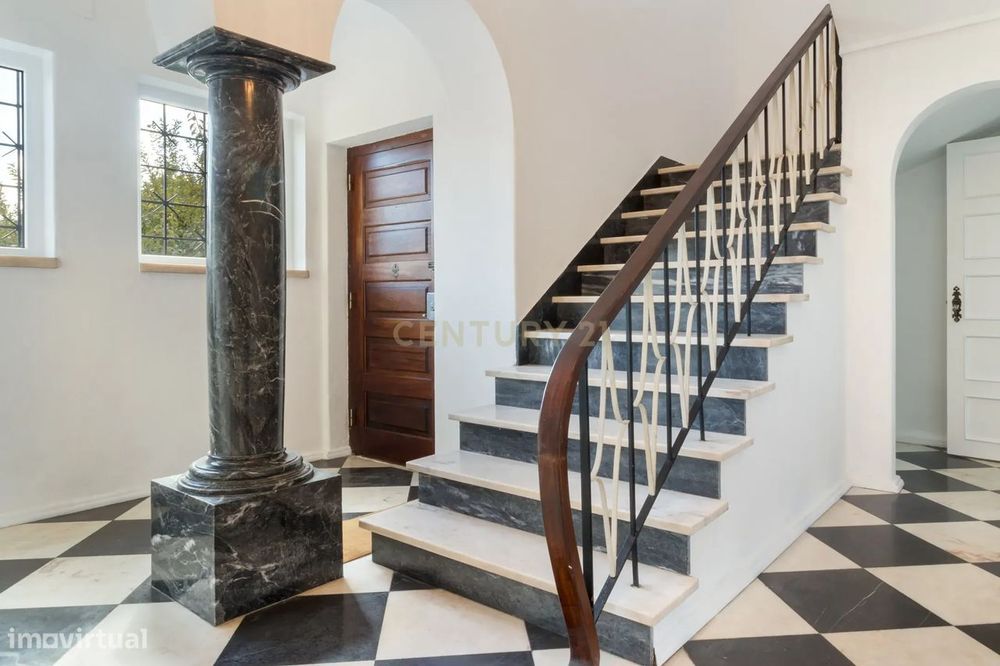 Moradia T3+2 para renovar em Alvalade, Lisboa. Em Venda!