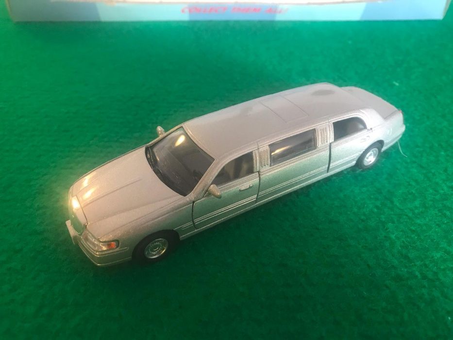 1999 Lincoln Town Car Stretch Limo 1/32