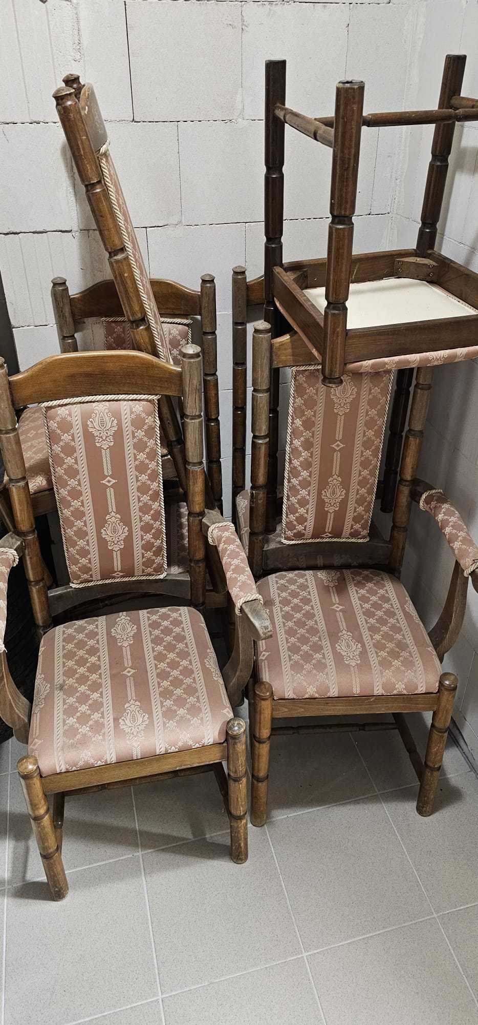 Sprzedam 6 krzeseł 35 letnich.