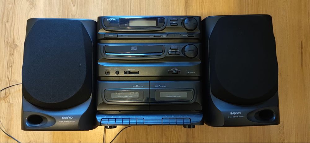 Aparelhagem Sanyo com colunas