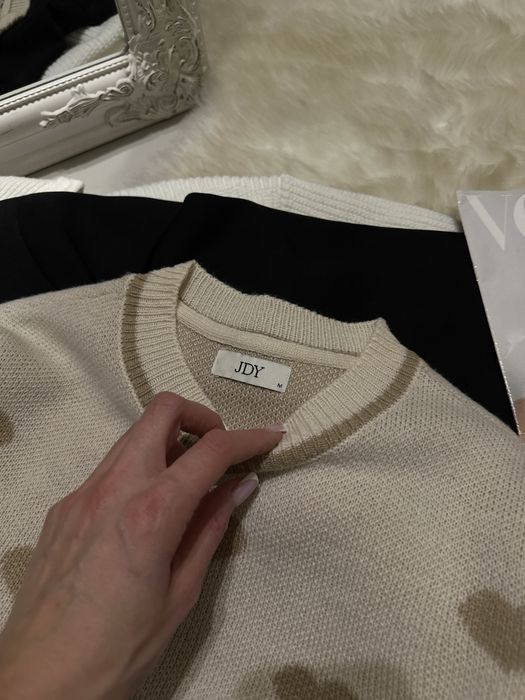 Новий жіночий светрик в сердечках розмір М