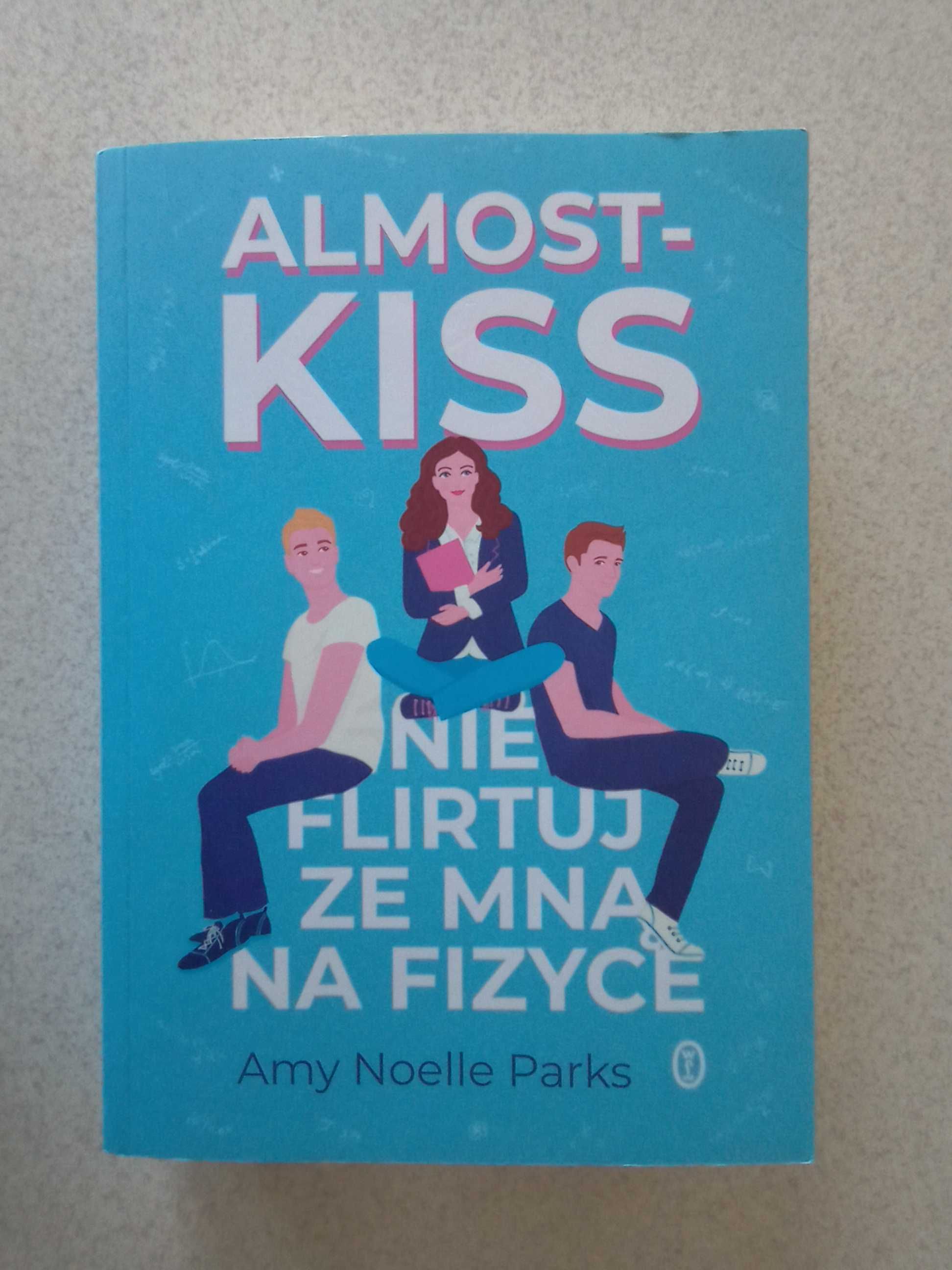 Amy Noelle Parks, Almost kiss. Nie flirtuj ze mną na fizyce