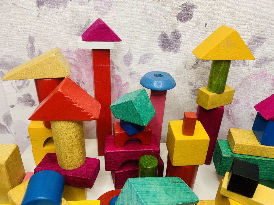 Drewniane, kolorowe klocki do budowania