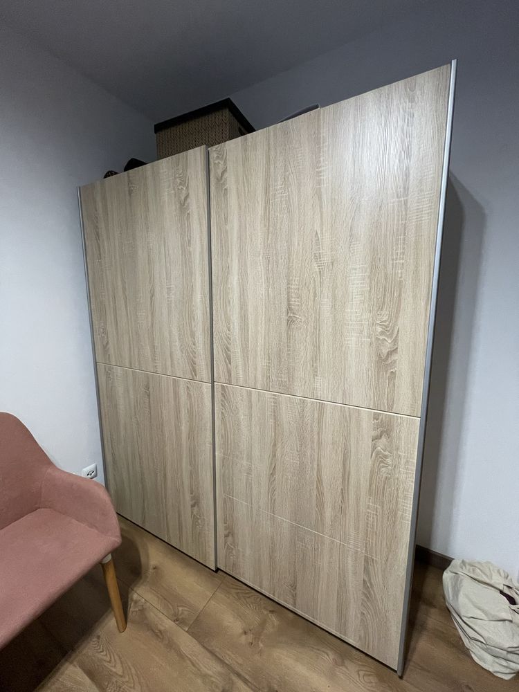 Szafa przesuwna na ubrania