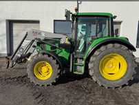Ciągnik rolniczy John Deere 6130 z ładowczem MX10, 2014 rok.
