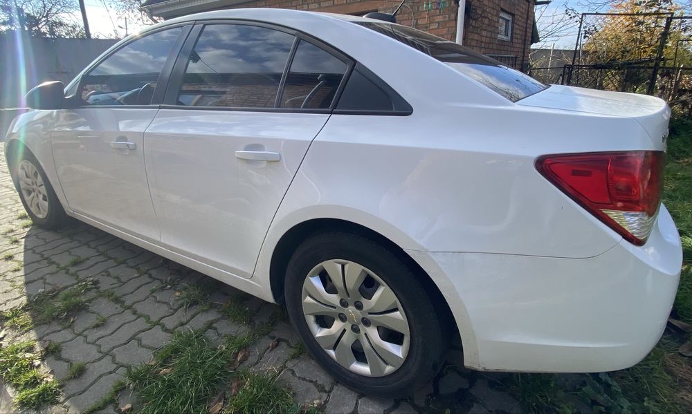 Chevrolet Cruze 2015 1.8 бензин автомат