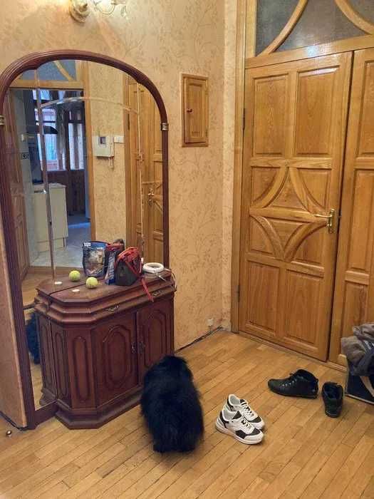 Сдам 3х,комн.сталинку метро Университет
