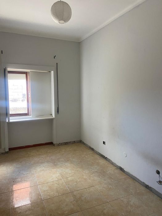 VENDE-SE MORADIA GEMINADA- VALADARES