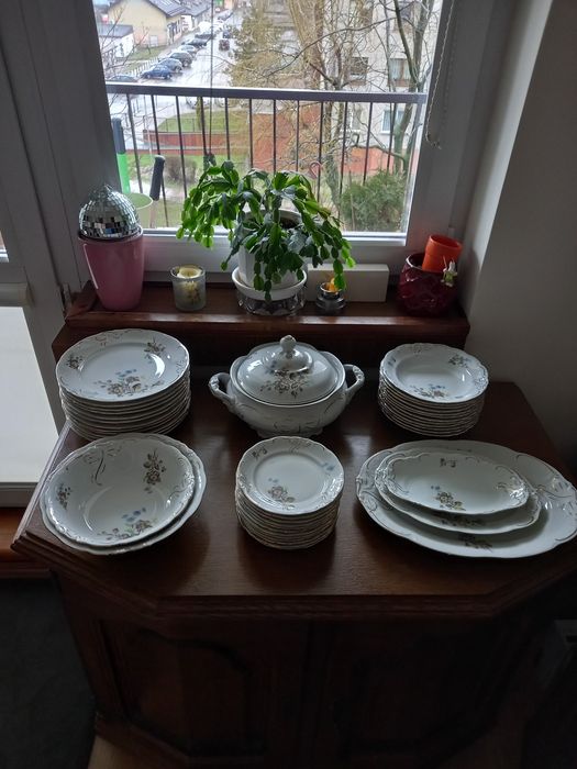 Zestaw obiadowy z porcelany firmy Wałbrzych