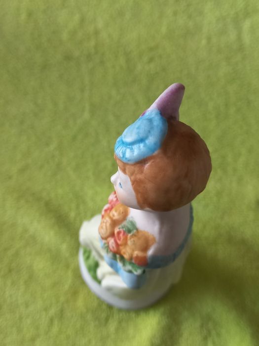 Figurka Kobieta, porcelana biskwitowa