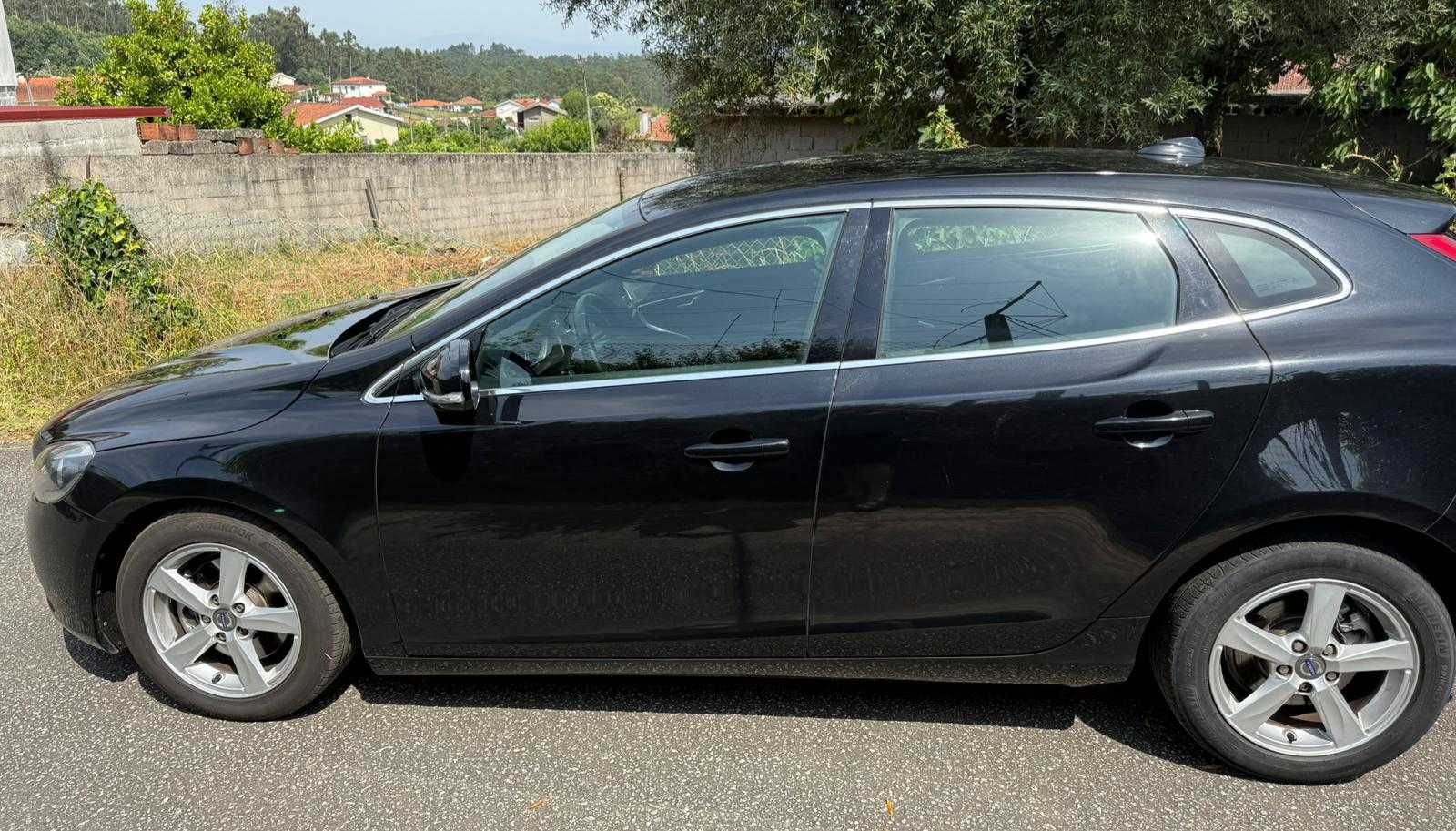 Volvo V40 1.6 D2 Momentum 115cv Gasóleo Caixa Automática