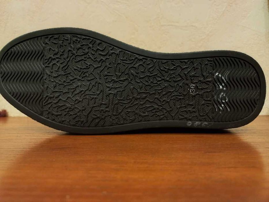 Новые зимние замшевые ботинки на меху женские р.36