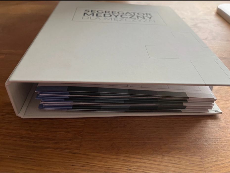 Segregator medyczny dla mężczyzn