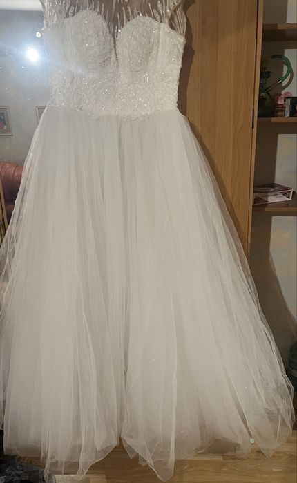 Продам весільну сукню