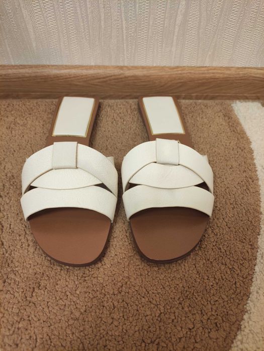 Шльопанці шкіряні Zara