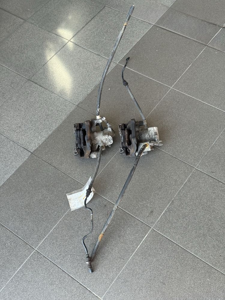 zacisk hamulca tylnego TOYOTA YARIS komplet (lewy, prawy)