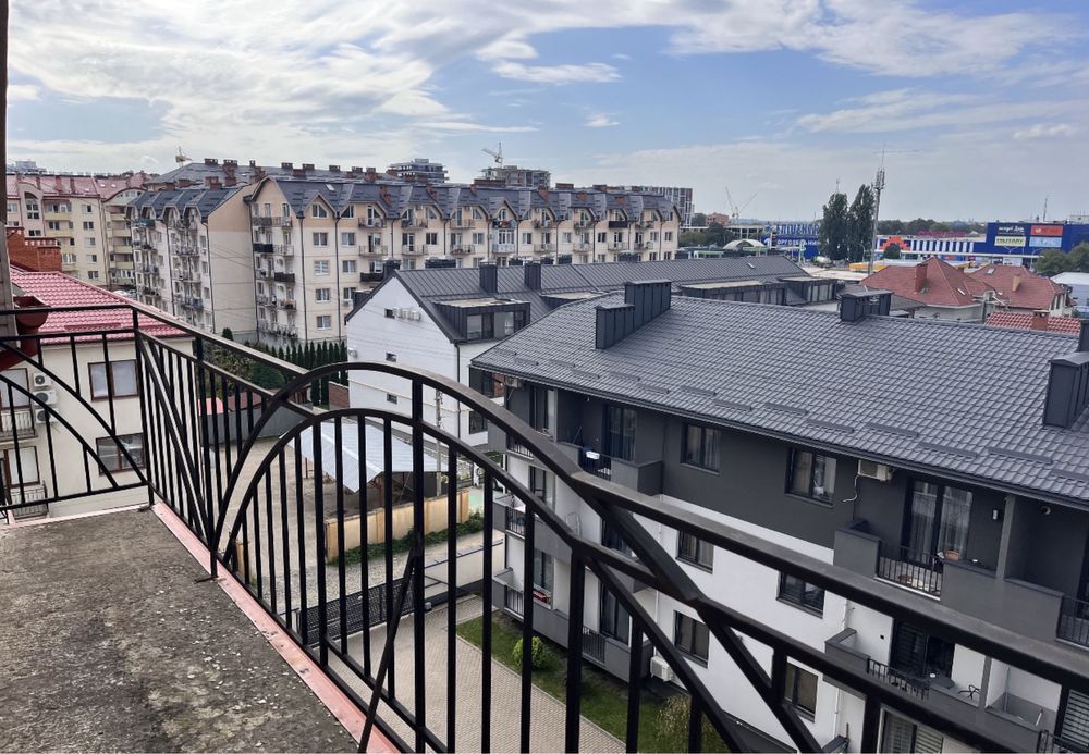 Продаж квартири (Новий район ) по вул.О.Хіри 83 к.м .