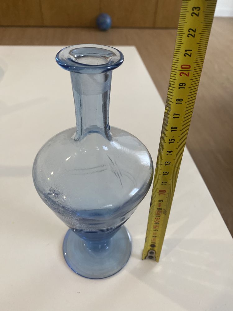 Garrafa de vidro azul