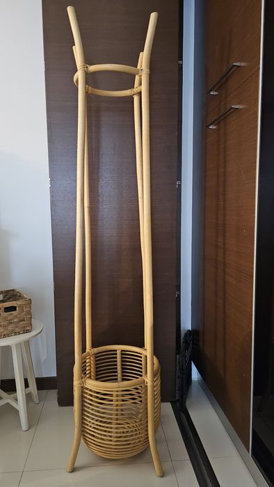 Cabide/bengaleiro alto de pé La Redoute novo, com cesto