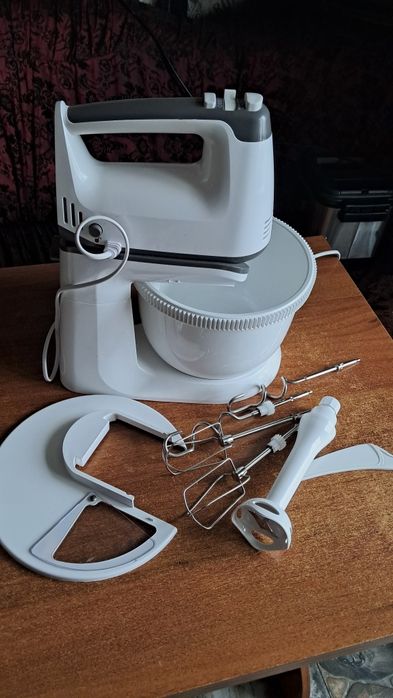 Кухонный миксер с насадками