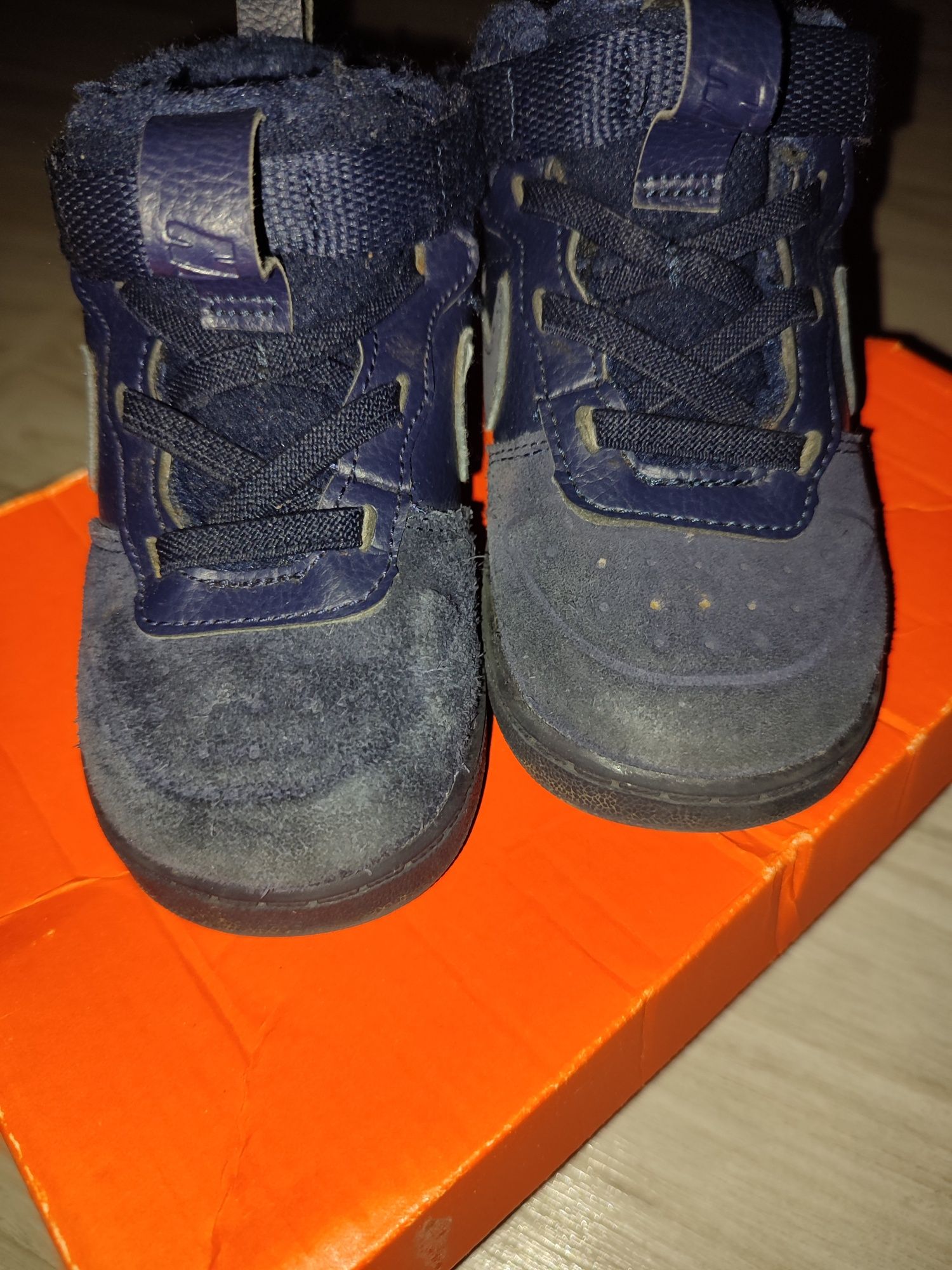 Nike Court Borough Mid 2 rozmiar 23.5