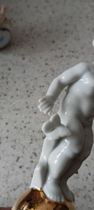 Путти с мячиком Германия