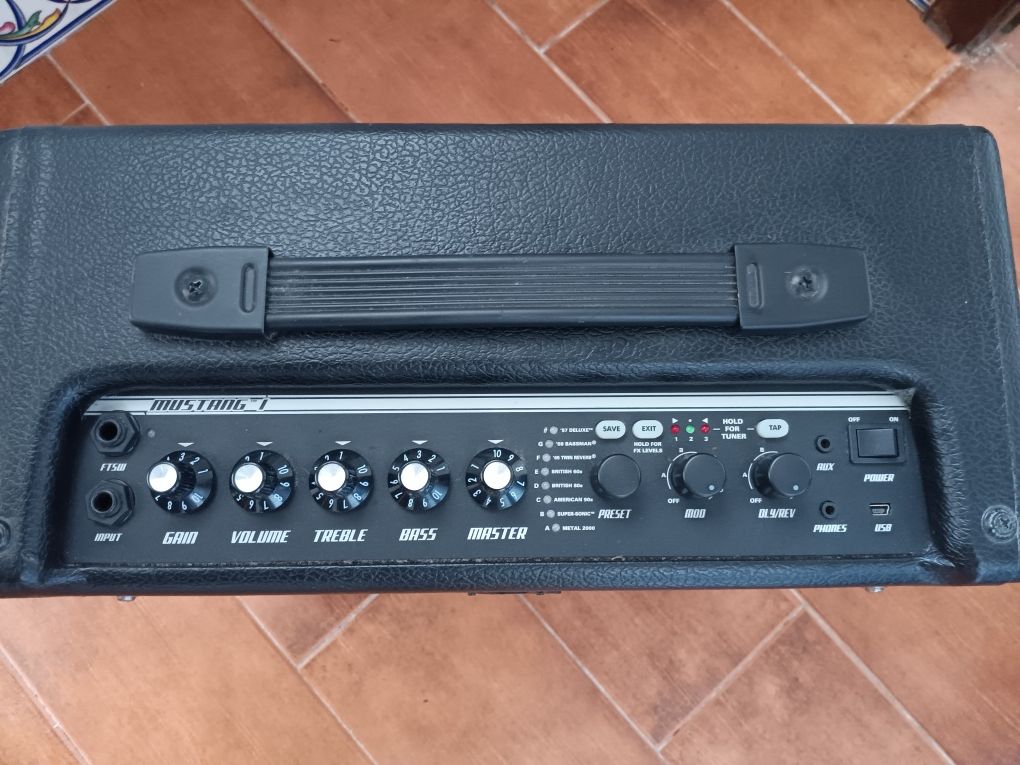 Amplificador Guitarra FENDER MUSTANG 1 V.2