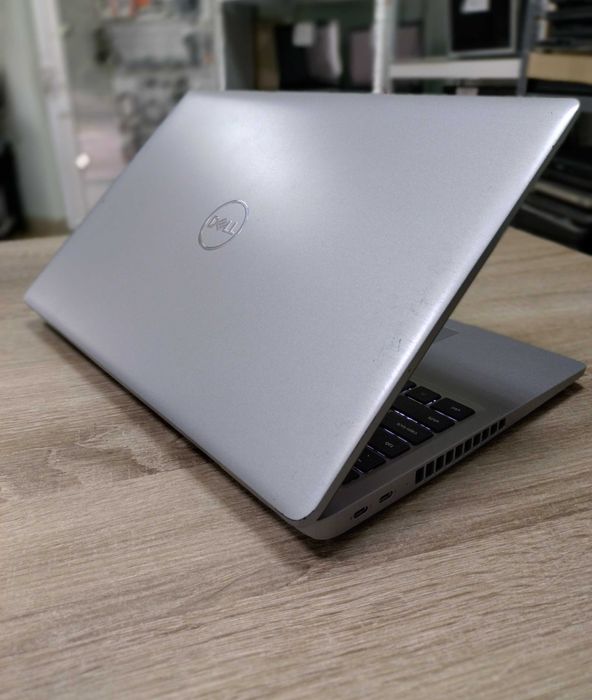 Швидкий стильний Dell Latitude 5540 на Intel Core i7-1355U. 16Gb + SSD