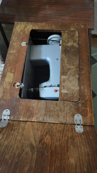 Швейная машинка Подольск 142.