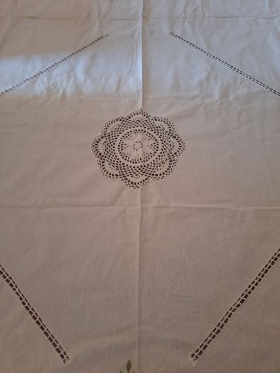 Toalha de Mesa em Linho e crochet com 12 guardanapos (2,60 x 1,70)