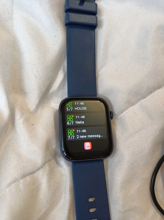 Smartwatch with voice assistant