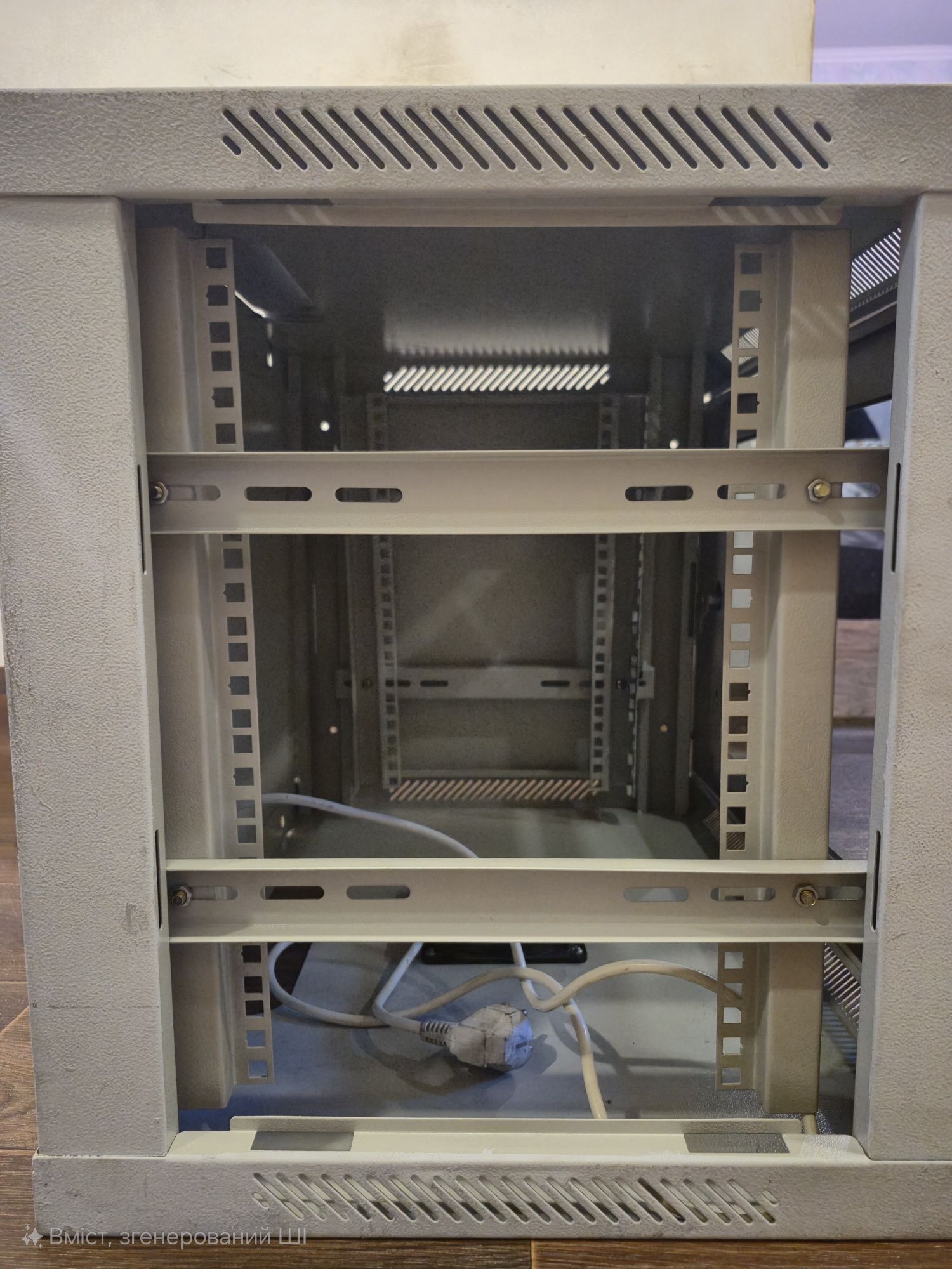 Серверна шафа 9U типу EServer або Hypernet