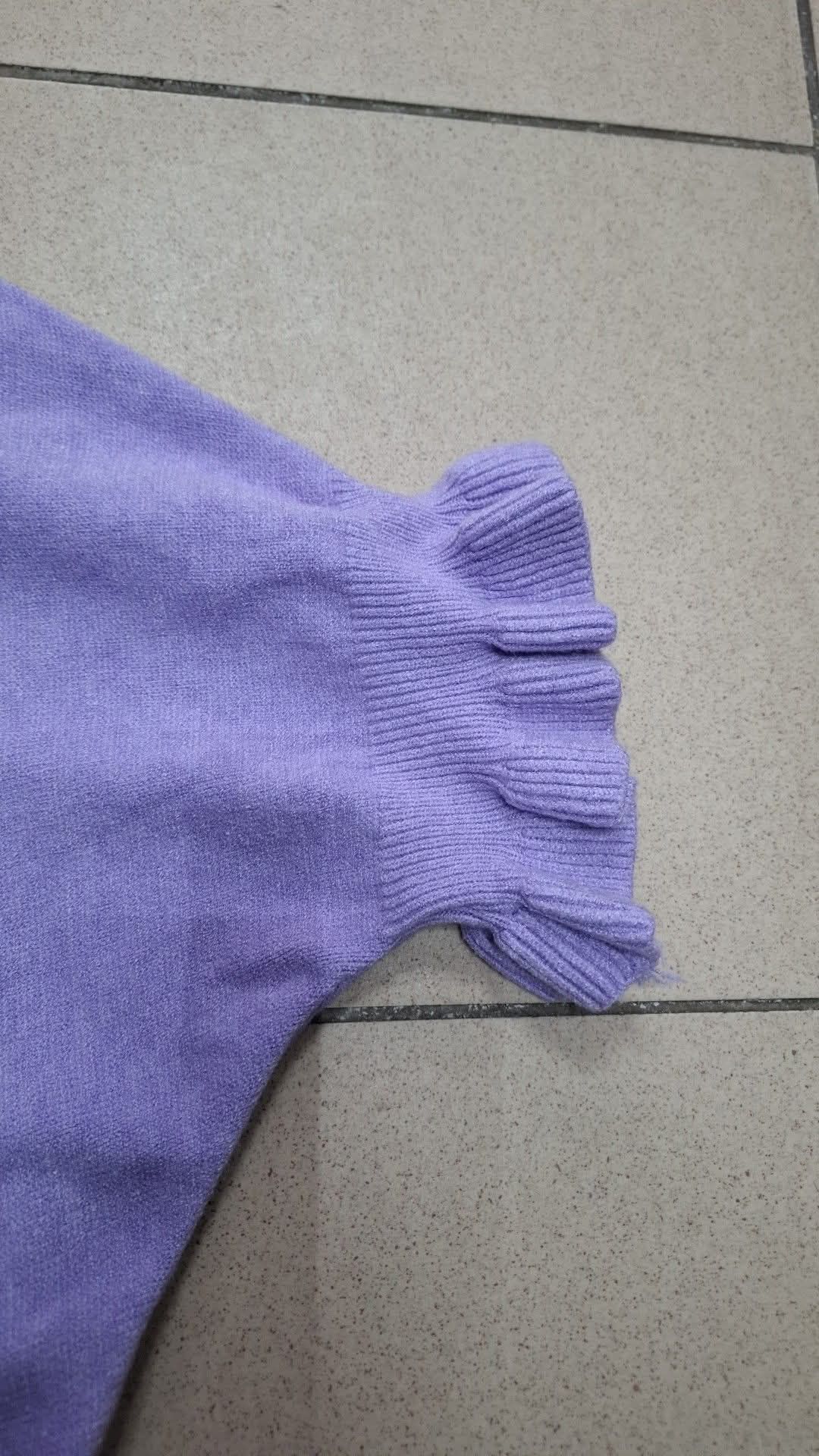 Sweter z rekaw falbanka,